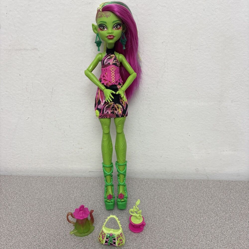 Monster High Skulltimate Secrets Garden Mysteries Venus McFlytrap, Accessories